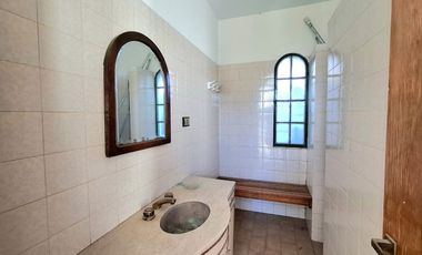CASA EN VENTA EN CARLOS CASARES CON PILETA