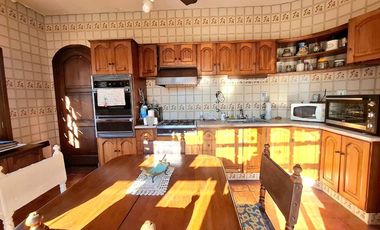 CASA EN VENTA EN CARLOS CASARES CON PILETA
