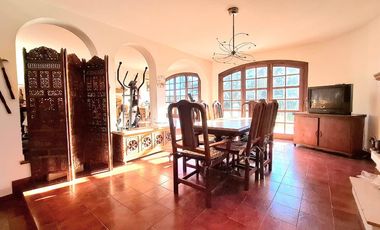 CASA EN VENTA EN CARLOS CASARES CON PILETA