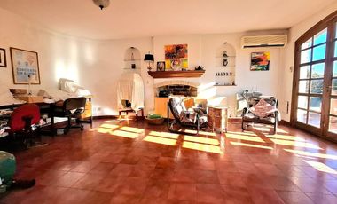 CASA EN VENTA EN CARLOS CASARES CON PILETA