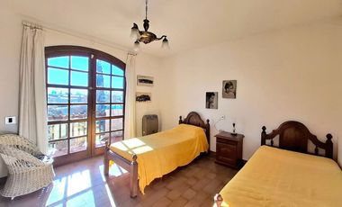 CASA EN VENTA EN CARLOS CASARES CON PILETA