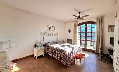 CASA EN VENTA EN CARLOS CASARES CON PILETA
