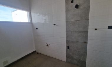 DEPARTAMENTO DE 2 DORMITORIOS CON COCHERA Y PATIO