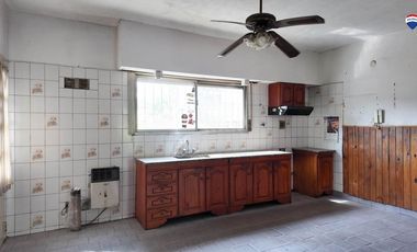 VENTA CASA 3 AMB CON COCHERAS EN QUILMES