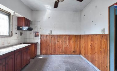 VENTA CASA 3 AMB CON COCHERAS EN QUILMES