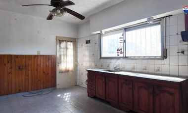 VENTA CASA 3 AMB CON COCHERAS EN QUILMES