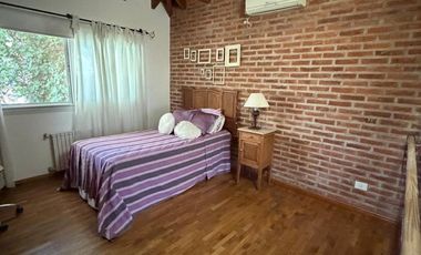 ALQUILER CASA AMOBLADA  (PREMIUM)  4 AMB C/PILETA