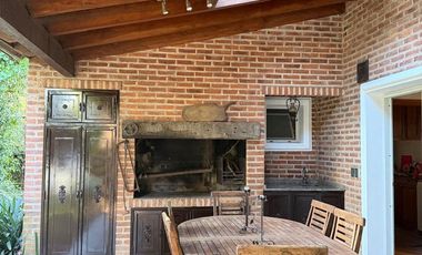 ALQUILER CASA AMOBLADA  (PREMIUM)  4 AMB C/PILETA