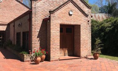 CASA 4 AMBIENTES VENTA VILLA DE MAYO PILETA 2000m2