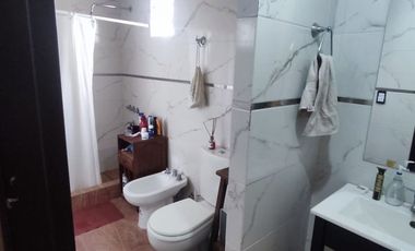 CASA 3 AMBIENTE VENTA BARRIO SANTA ANA GLEW