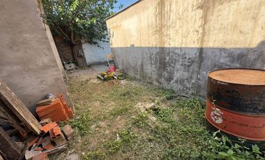 Casa mas complejo de 3 dptos. a terminar