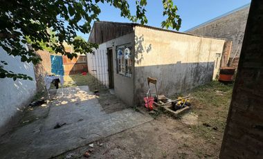 Casa mas complejo de 3 dptos. a terminar