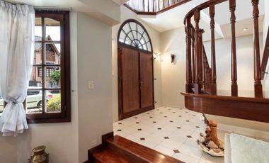 VENTA CASA QUILMES OESTE 3 PLANTAS 5 ambientes