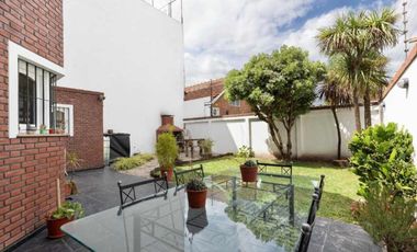 VENTA CASA QUILMES OESTE 3 PLANTAS 5 ambientes