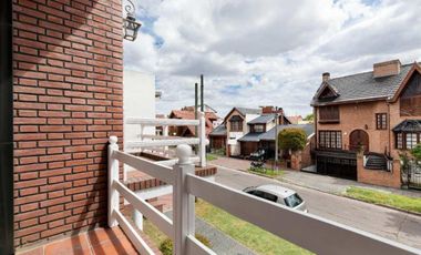 VENTA CASA QUILMES OESTE 3 PLANTAS 5 ambientes