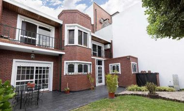 VENTA CASA QUILMES OESTE 3 PLANTAS 5 ambientes