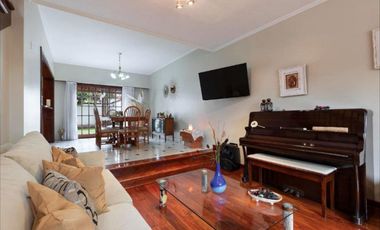 VENTA CASA QUILMES OESTE 3 PLANTAS 5 ambientes