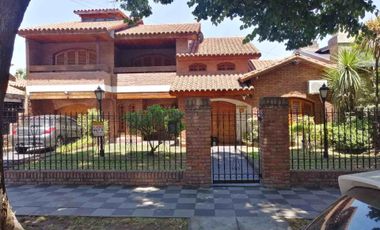 CASA 7 AMB EN VENTA MONTE GRANDE IDEAL DOS FAMILIA