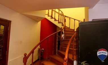 CASA 7 AMB EN VENTA MONTE GRANDE IDEAL DOS FAMILIA