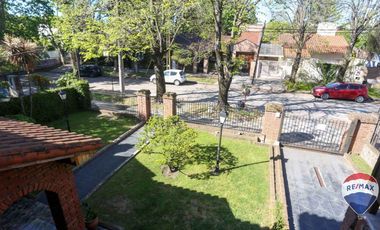 CASA 7 AMB EN VENTA MONTE GRANDE IDEAL DOS FAMILIA