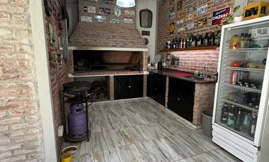 CASA 6 AMB. C/QUINCHO, PARRILLA, PILETA - B. VISTA
