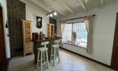 CASA 6 AMB. C/QUINCHO, PARRILLA, PILETA - B. VISTA