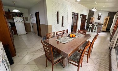 CASA 6 AMB. C/QUINCHO, PARRILLA, PILETA - B. VISTA