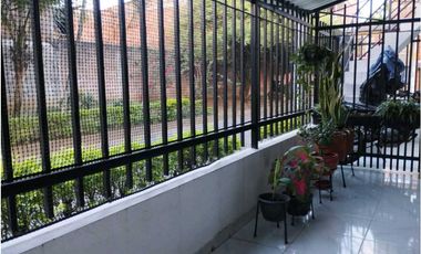 Casa 3 pisos Esquinera + apartamento independiente