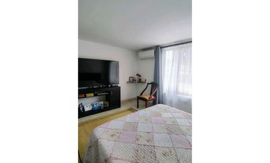 Casa 3 pisos Esquinera + apartamento independiente