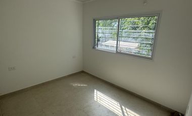 Departamento en primer piso con dos dormitorios, baño, cocina comedor. A estrenar.-