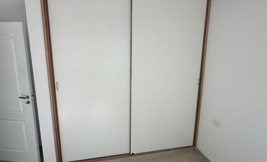 Departamento en primer piso con dos dormitorios, baño, cocina comedor. A estrenar.-