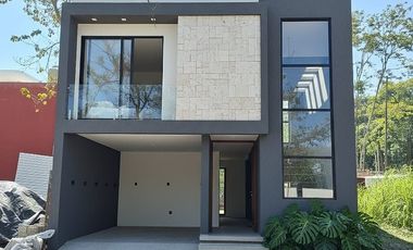 Casa en venta en Fracc. Privado, Coatepec – 4 habitaciones con Roof Garden
