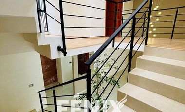 Casa en venta en Fracc. Paseo Real – Amplio Jardín con asador, acabados premium