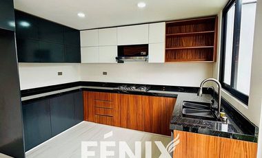 Casa en venta en Fracc. Paseo Real – Amplio Jardín con asador, acabados premium