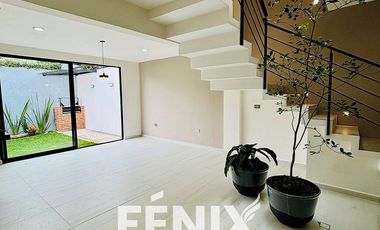 Casa en venta en Fracc. Paseo Real – Amplio Jardín con asador, acabados premium
