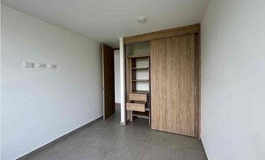 SE ARRIENDA APARTAMENTO EN LA AVENIDA CENTENARIO