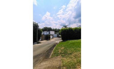 Casa de 70m2 en lote 586 M2 Senderos de la morada