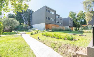 Casa triplex 6 amb. en venta | 2 cocheras | Barrio Cerrado Eucalis | Boulogne, San Isidro