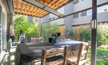 Casa triplex 6 amb. en venta | 2 cocheras | Barrio Cerrado Eucalis | Boulogne, San Isidro