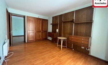 ESTILO PENTHOUSE BARRIO EL GOLF INCLUYE 3 estacionamientos