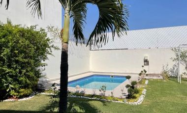 CASA EN RENTA  AL SUR DE CUERNAVACA EXCELENTE UBICACIÓN ZONA TRANQUILA