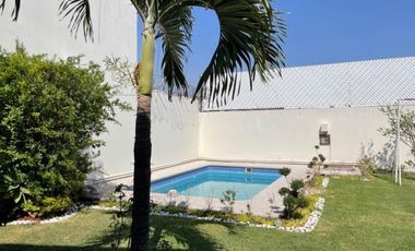 CASA EN RENTA  AL SUR DE CUERNAVACA EXCELENTE UBICACIÓN ZONA TRANQUILA