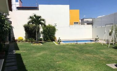 CASA EN RENTA  AL SUR DE CUERNAVACA EXCELENTE UBICACIÓN ZONA TRANQUILA