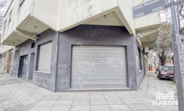 Amplio local con dos baños - Olivos