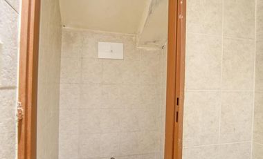 Amplio local con dos baños - Olivos