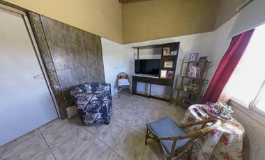 CASA EN VENTA 3 DORMITORIOS CON DEPTO. INDEPENDIENTE EN LAS HERAS
