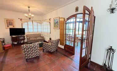 Hermosa casa de 3 dormitorios en Raco, terreno de 1.4 hectáreas con cancha de tenis, apta crédito