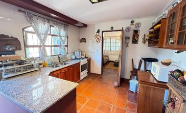 Hermosa casa de 3 dormitorios en Raco, terreno de 1.4 hectáreas con cancha de tenis, apta crédito