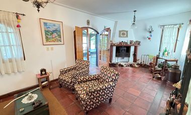 Hermosa casa de 3 dormitorios en Raco, terreno de 1.4 hectáreas con cancha de tenis, apta crédito