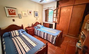 Hermosa casa de 3 dormitorios en Raco, terreno de 1.4 hectáreas con cancha de tenis, apta crédito